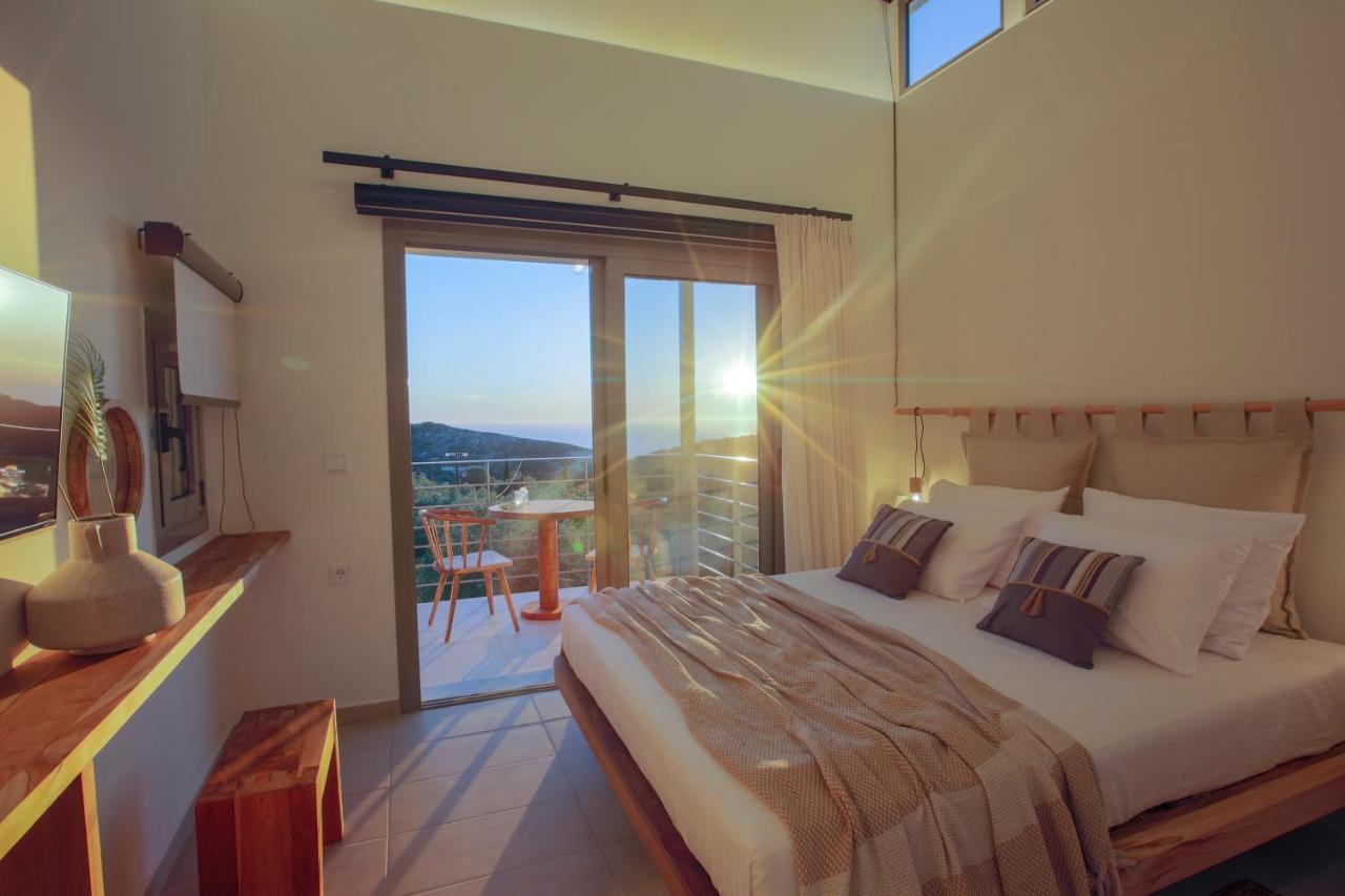 Hyades Lefkada Agios Nikitas