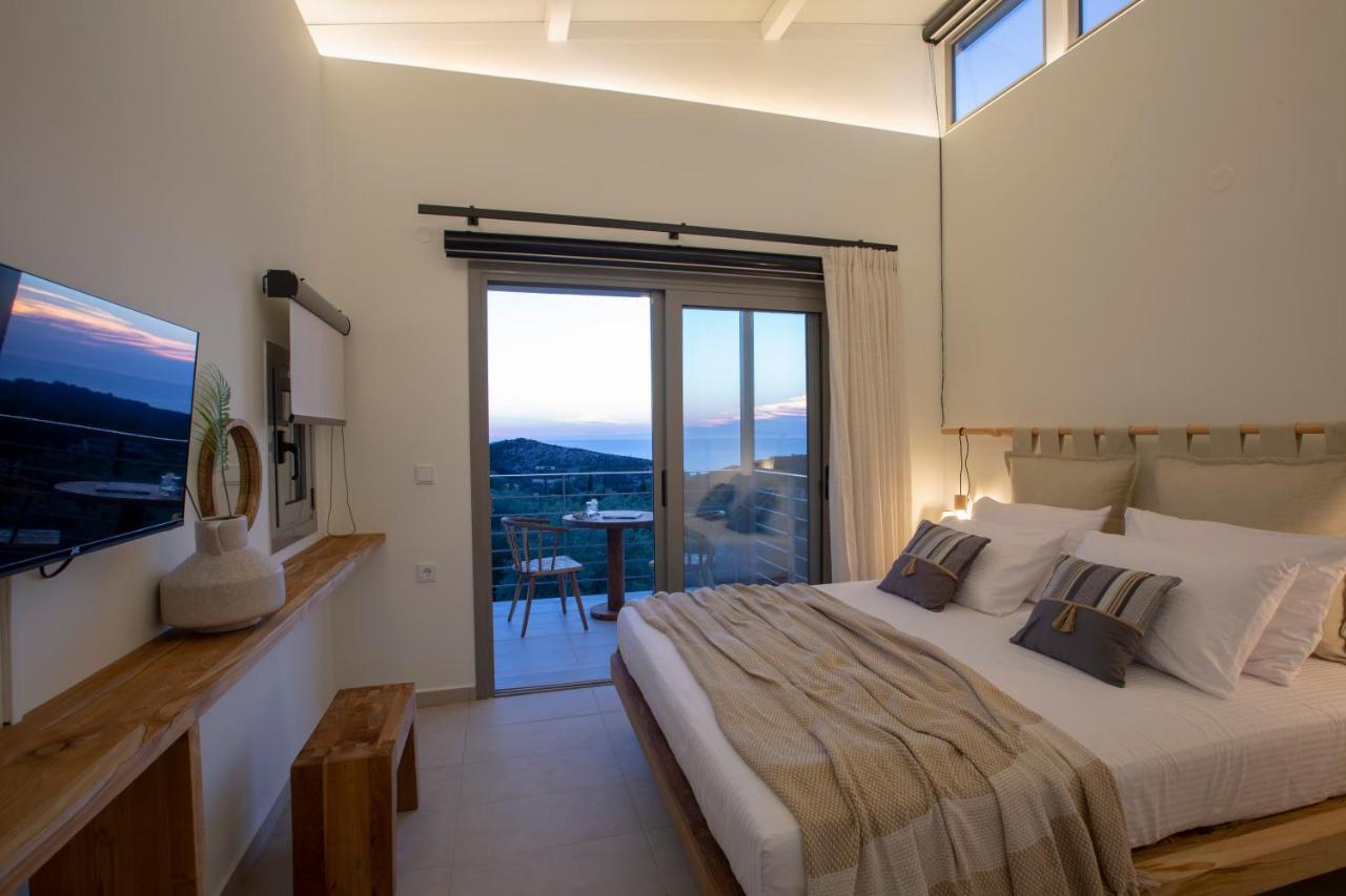 Hyades Lefkada *